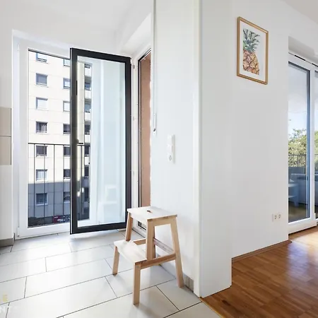 Pineapple - Zwinger I - 80qm - 1x Free Parking * Dresda